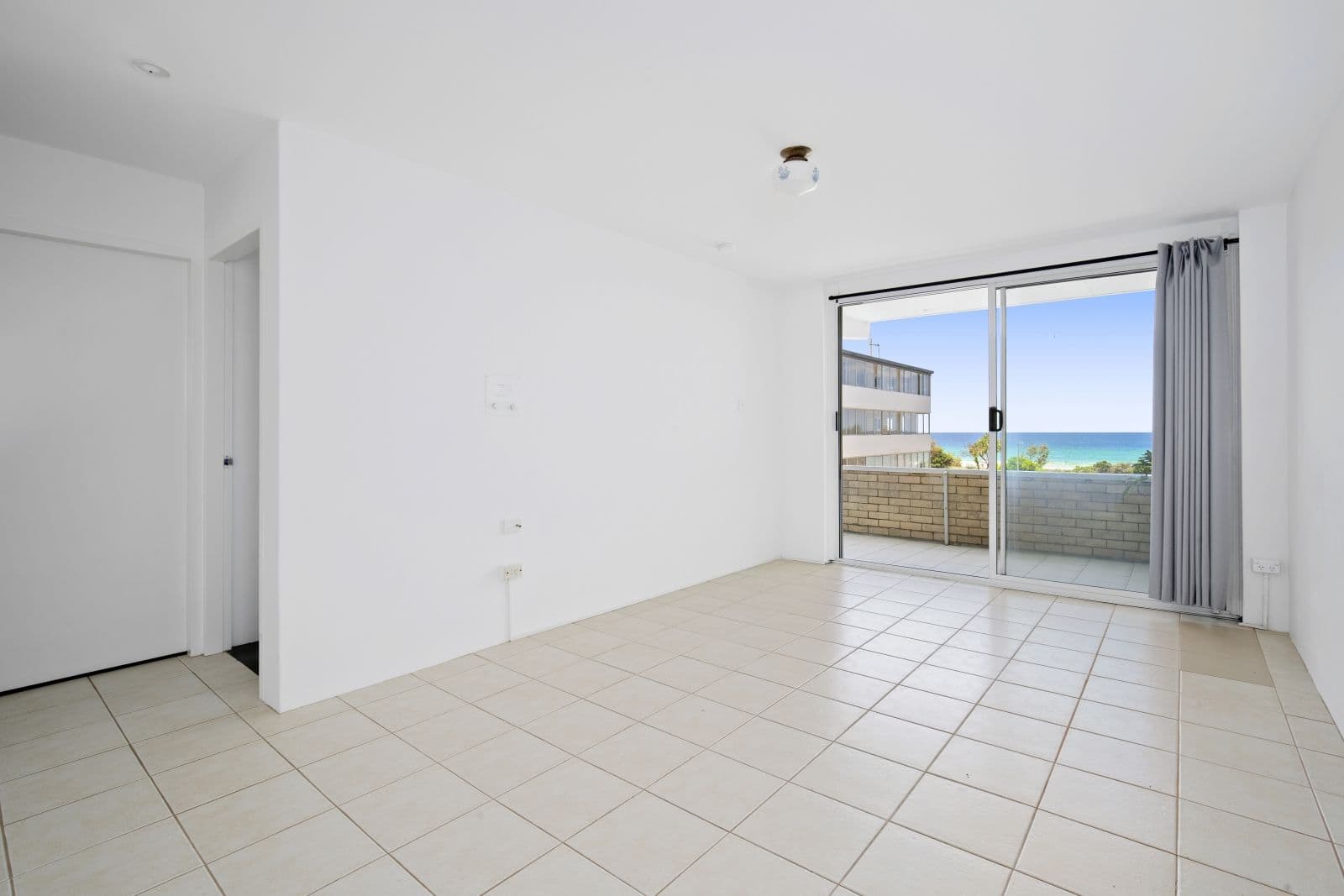 136 Old Burleigh Road, Broadbeach QLD 4218, Broadbeach - Thumbnail 4