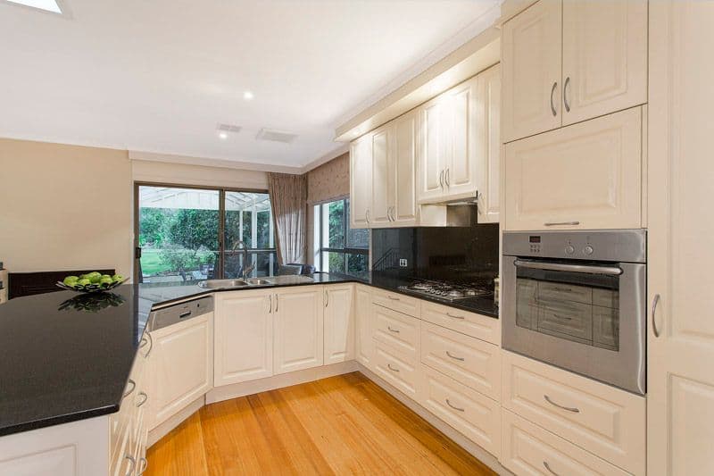 11 Glenview Court, Glen Waverley VIC 3150, Glen Waverley - Thumbnail 3