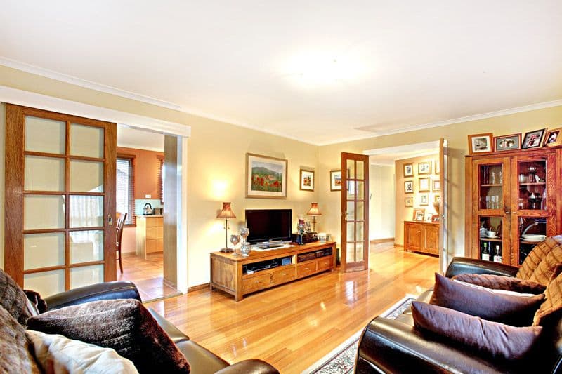 76 Macorna Street, WATSONIA NORTH VIC 3087, Watsonia North - Thumbnail 2