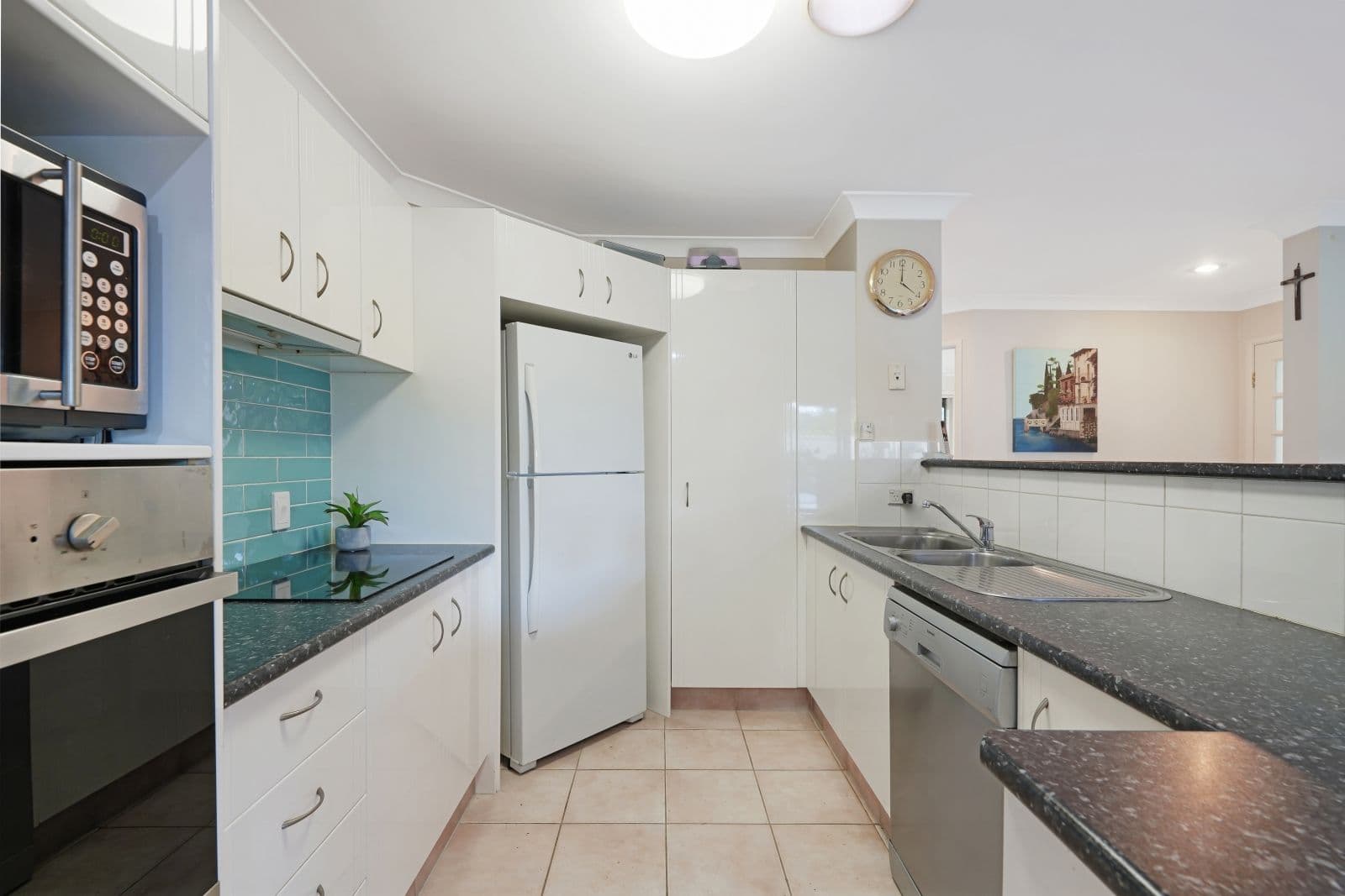 38 Leighanne Crescent, Arundel QLD 4214, Arundel - Thumbnail 4