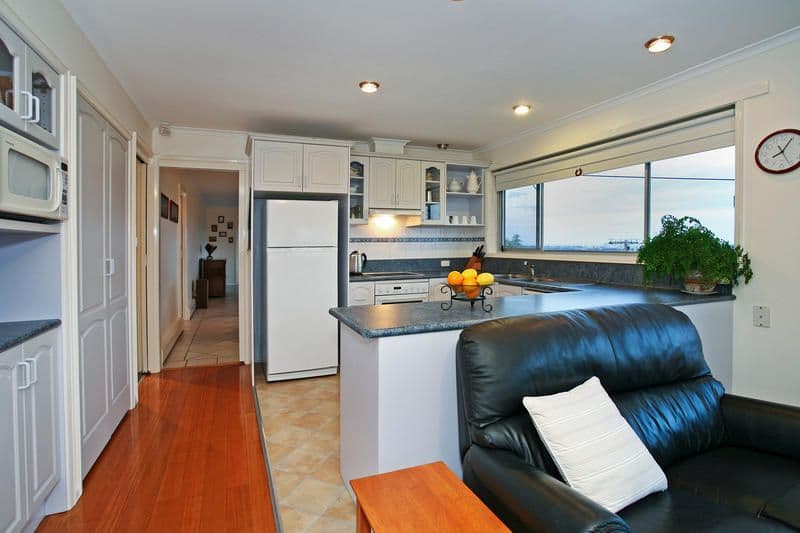 48 Culzean Crescent, HIGHTON VIC 3216, Highton - Thumbnail 4