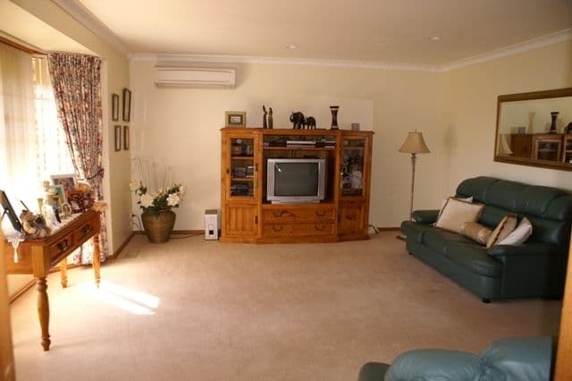 2  Joanne Place, ORANGE NSW 2800, Orange - Thumbnail 4