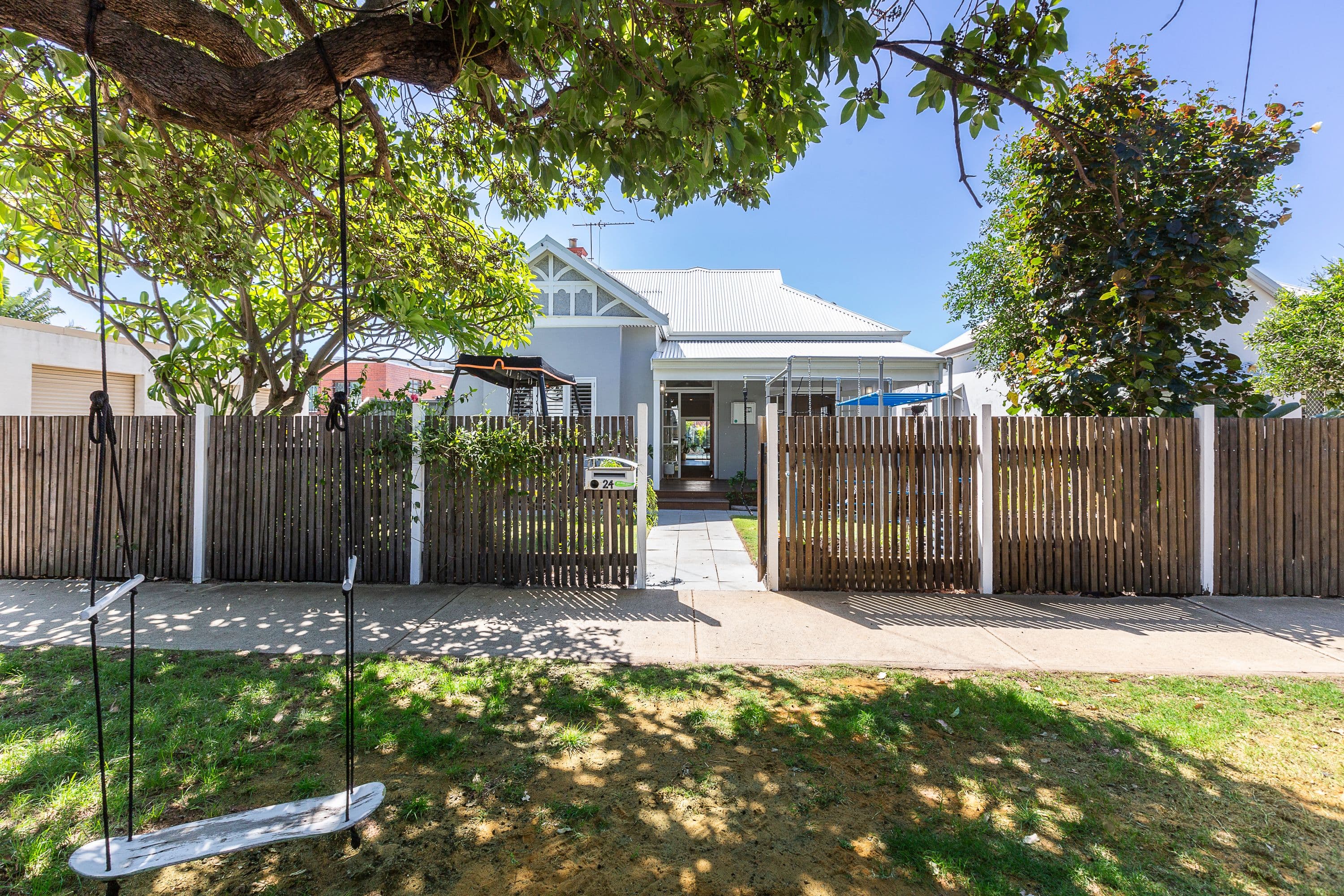 24 Wilberforce Street, Mount Hawthorn WA 6016, Mount Hawthorn - Thumbnail 2
