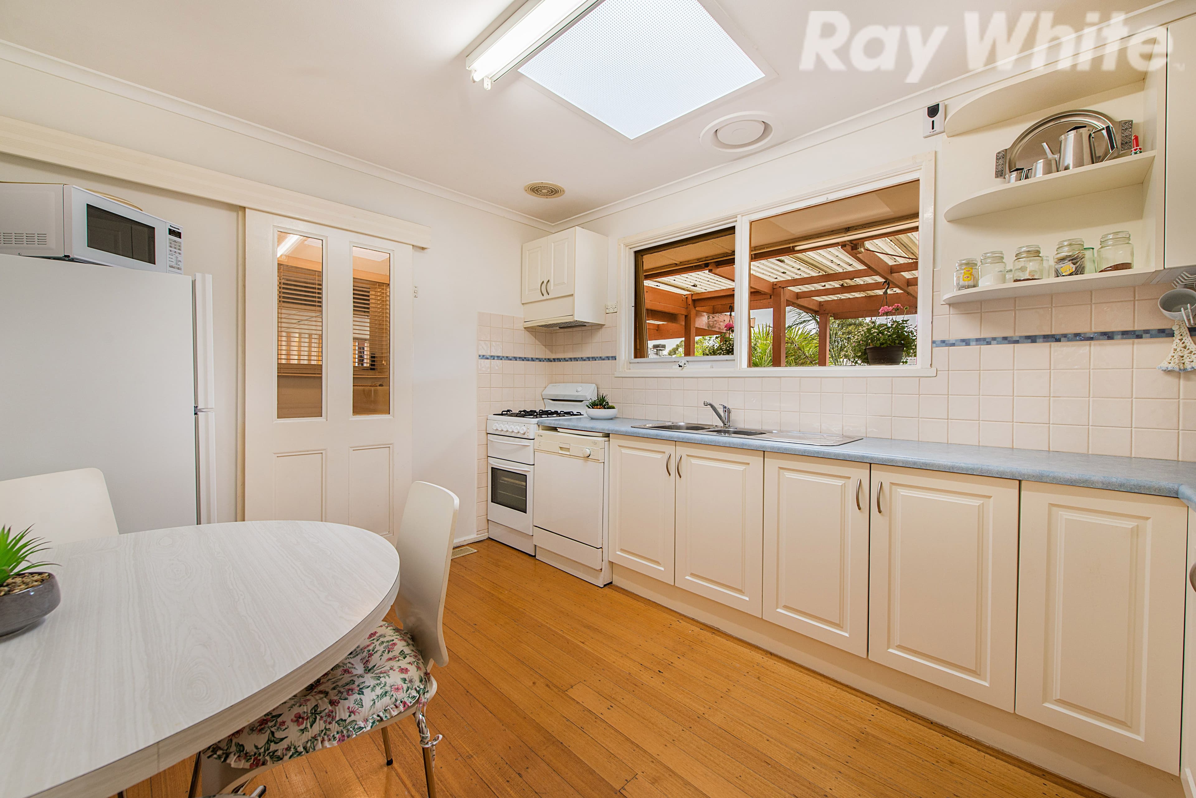11 Pinnacle Avenue, Ferntree Gully VIC 3156, Ferntree Gully - Thumbnail 3