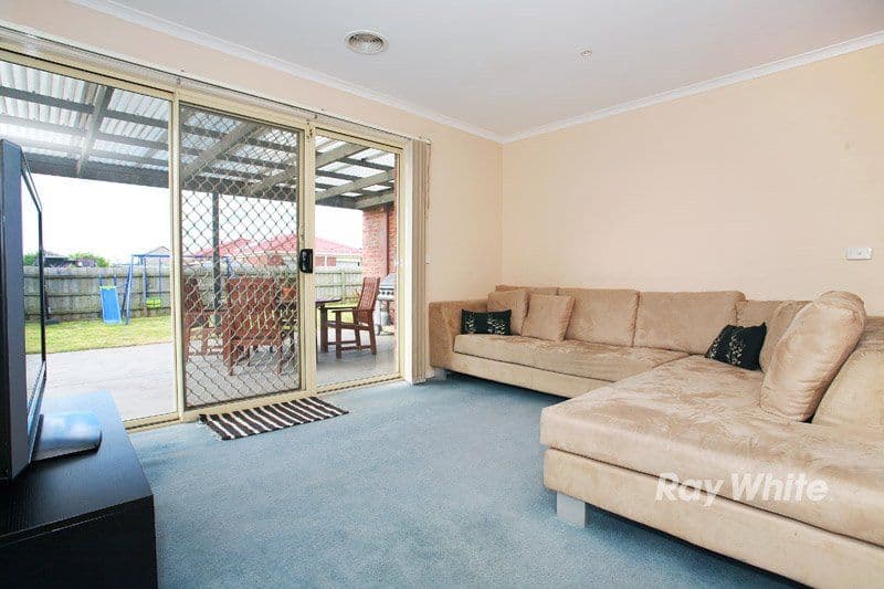 32 Stephellen Way, CRANBOURNE VIC 3977, Cranbourne West - Thumbnail 5