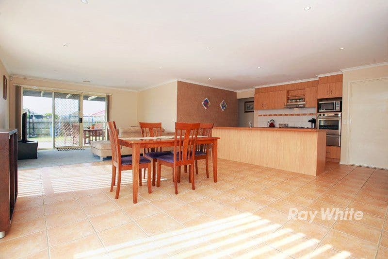 32 Stephellen Way, CRANBOURNE VIC 3977, Cranbourne West - Thumbnail 6