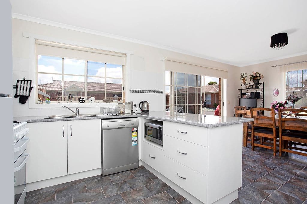 24 Carmell Drive, WARRNAMBOOL VIC 3280, Warrnambool - Thumbnail 4