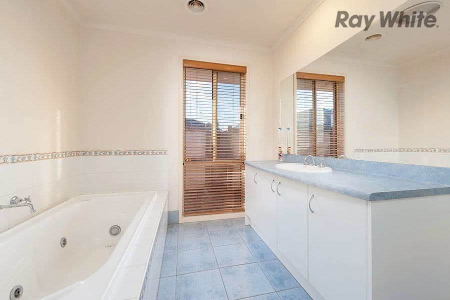 1 Wattlepark Street, Caroline Springs VIC 3023, Caroline Springs - Thumbnail 6