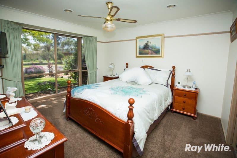 5 Harness Place, PAKENHAM VIC 3810, Pakenham - Thumbnail 3