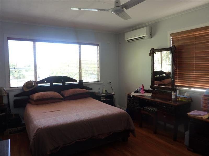 $2,147,483,647 (sold on 03-Apr-2013) House 3 beds | 1 bath | 1 car 11 Glanmire St PADDINGTON QLD 4064, Mount Isa City - Thumbnail 4
