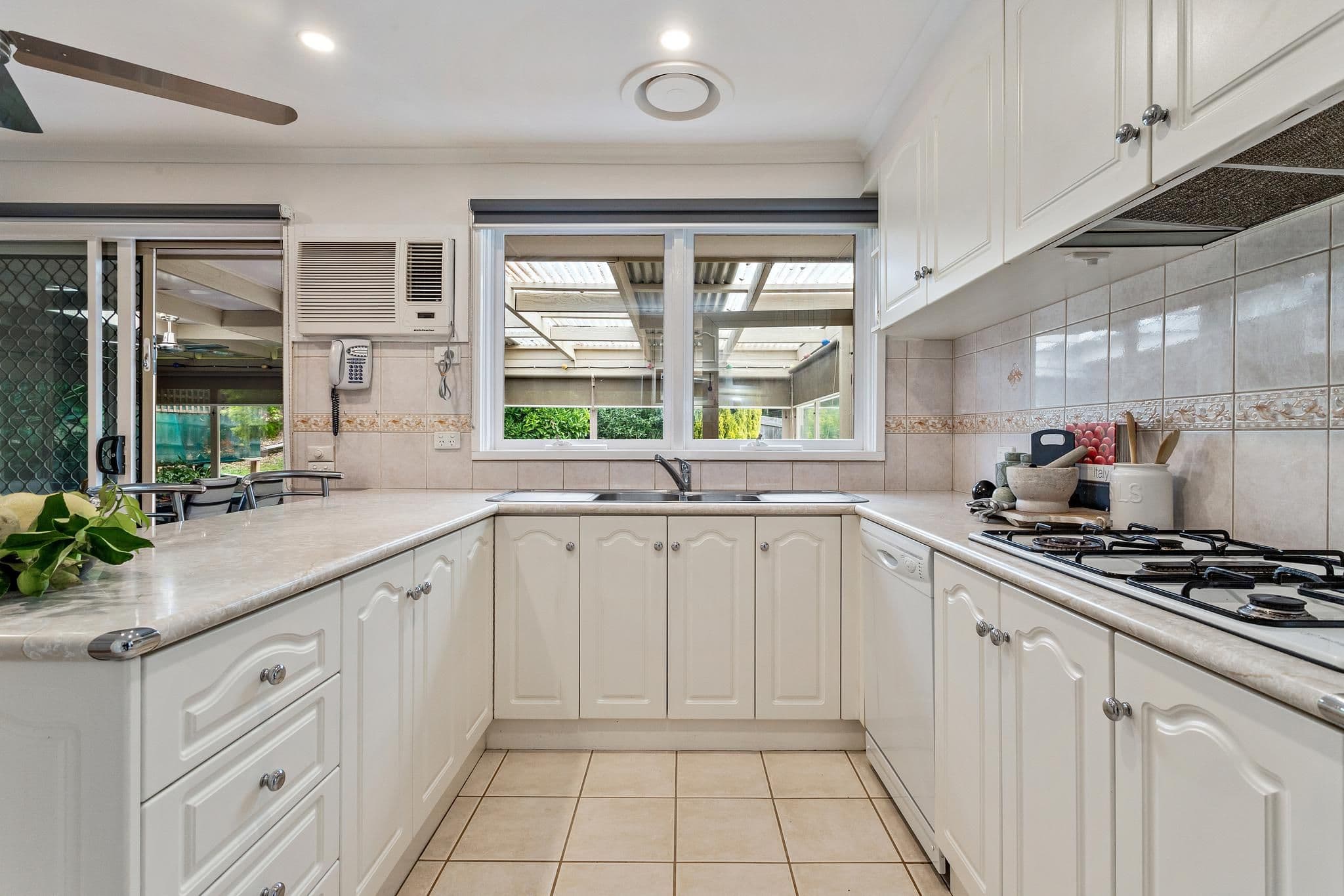 32 Batterbee Drive, Mooroolbark VIC 3138, Mooroolbark - Thumbnail 3