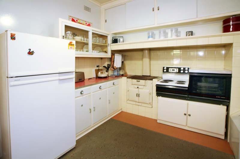 28  Wadham Parade, MOUNT WAVERLEY VIC 3149, Mount Waverley - Thumbnail 4