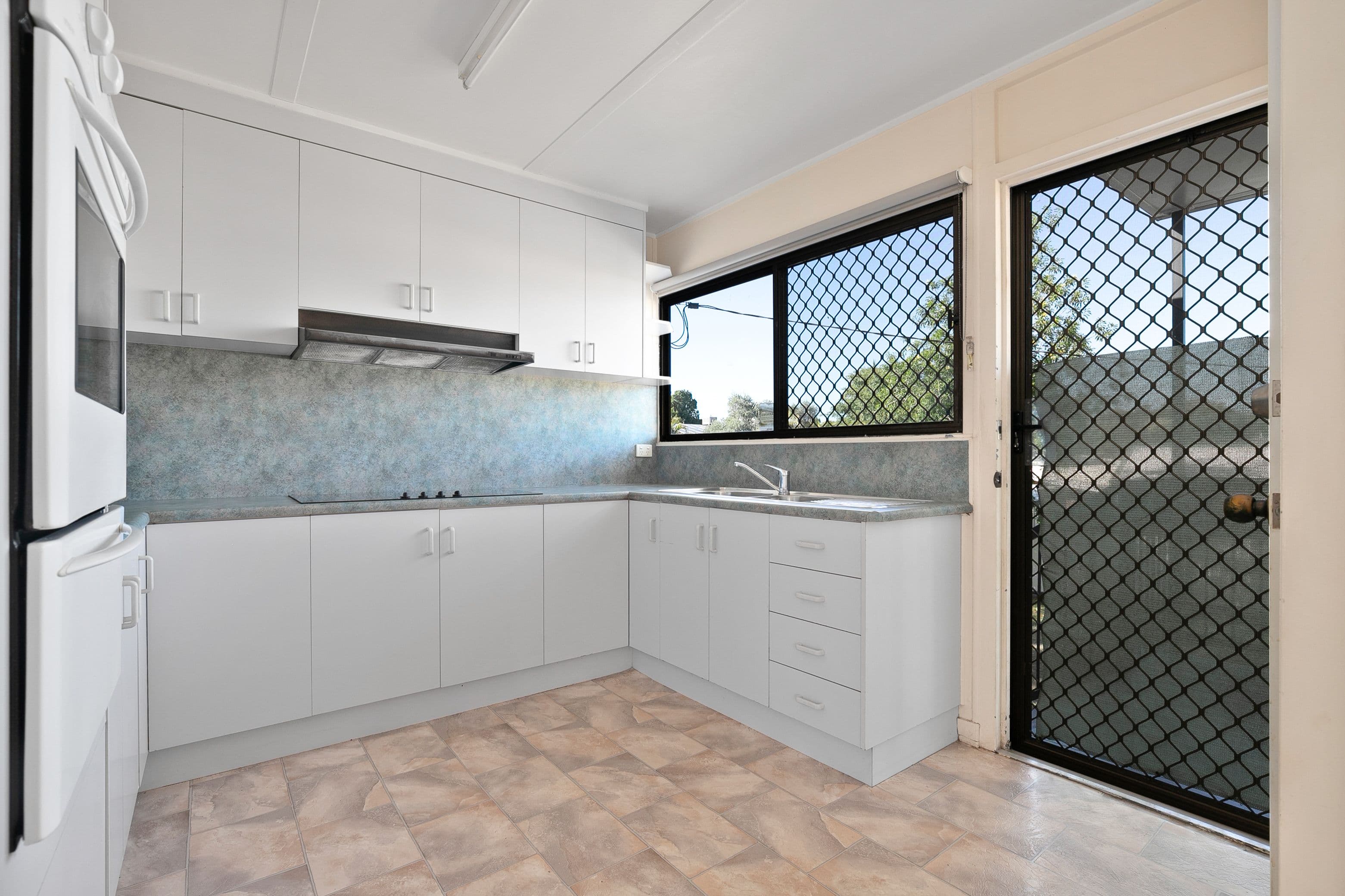 3 Gibson Grove, Emerald QLD 4720, Emerald - Thumbnail 5