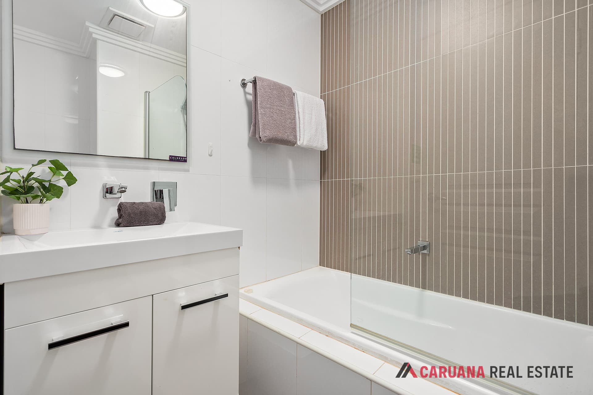 4/16 Centre Avenue, Werribee - Thumbnail 2