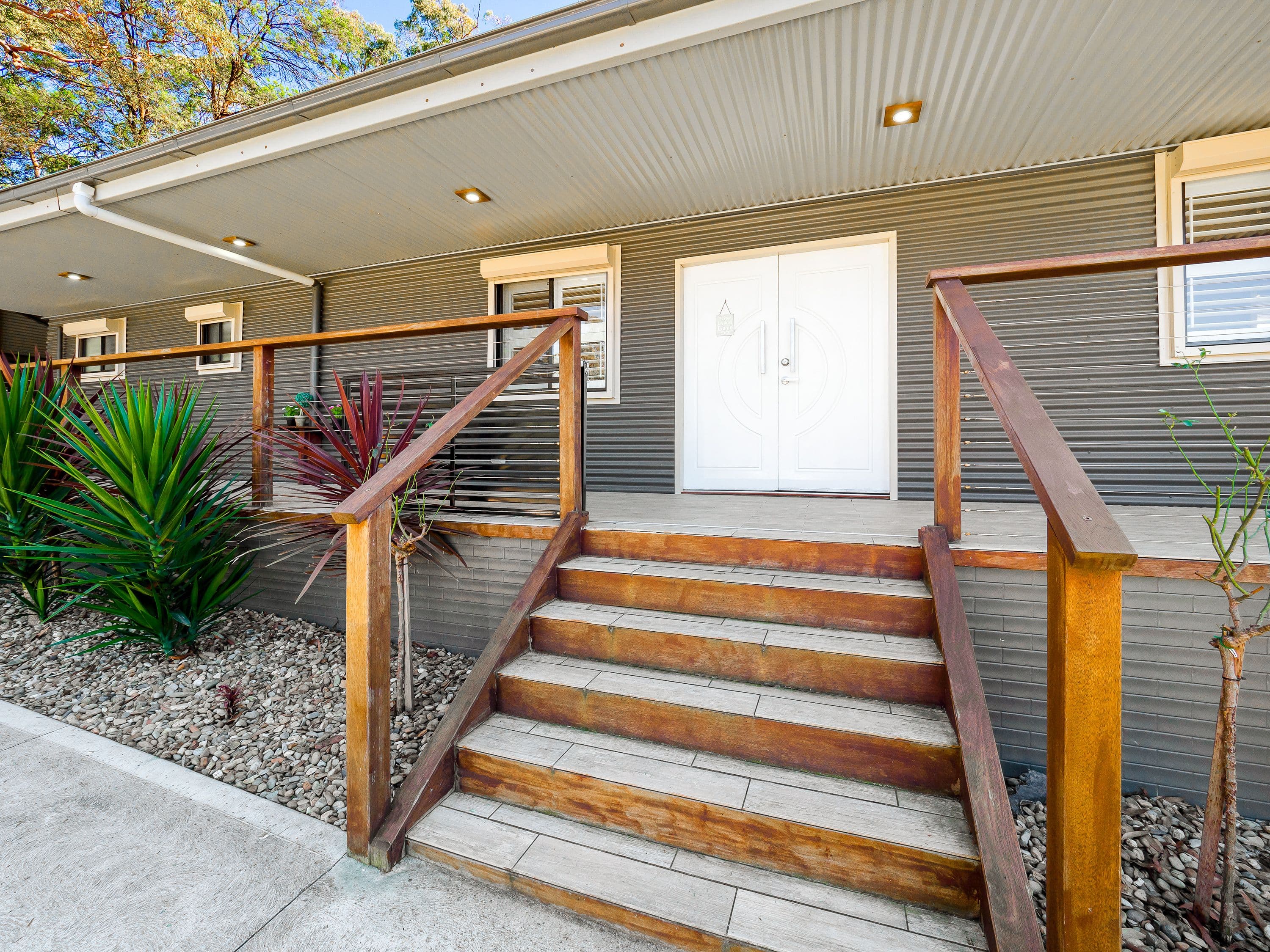 220 Lieutenant Bowen Drive, Bowen Mountain - Thumbnail 2