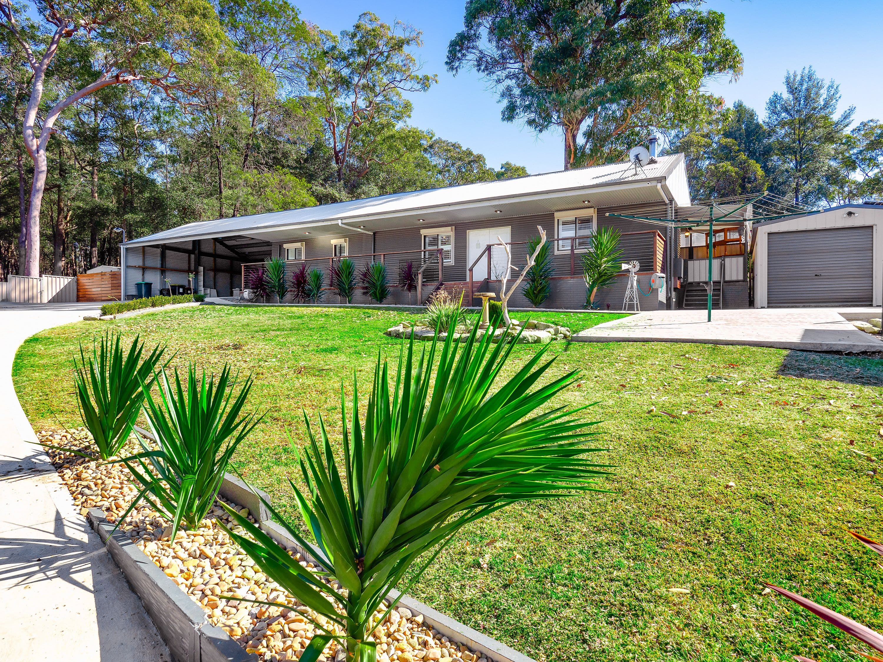 220 Lieutenant Bowen Drive, Bowen Mountain - Thumbnail 3