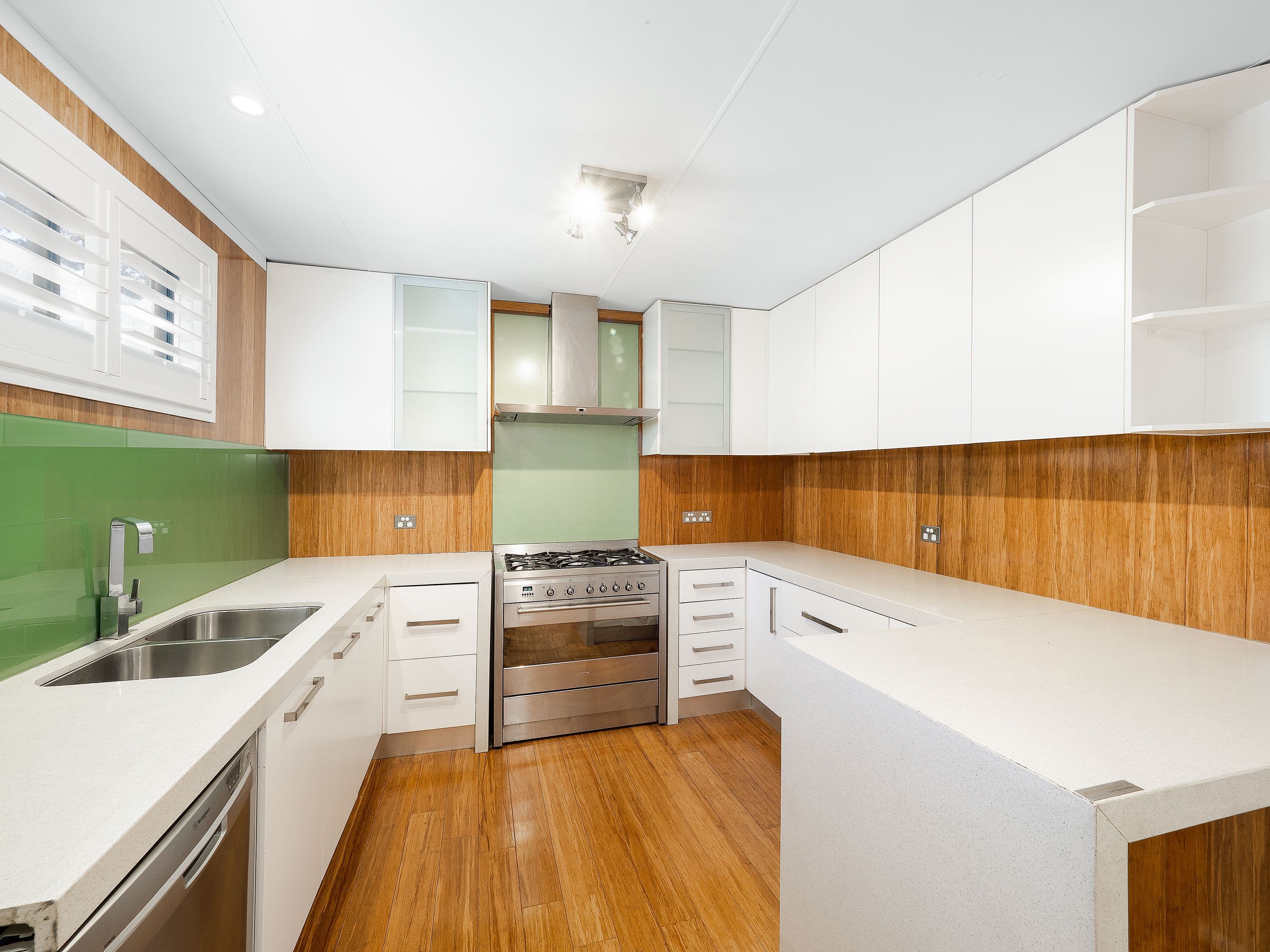 220 Lieutenant Bowen Drive, Bowen Mountain - Thumbnail 4