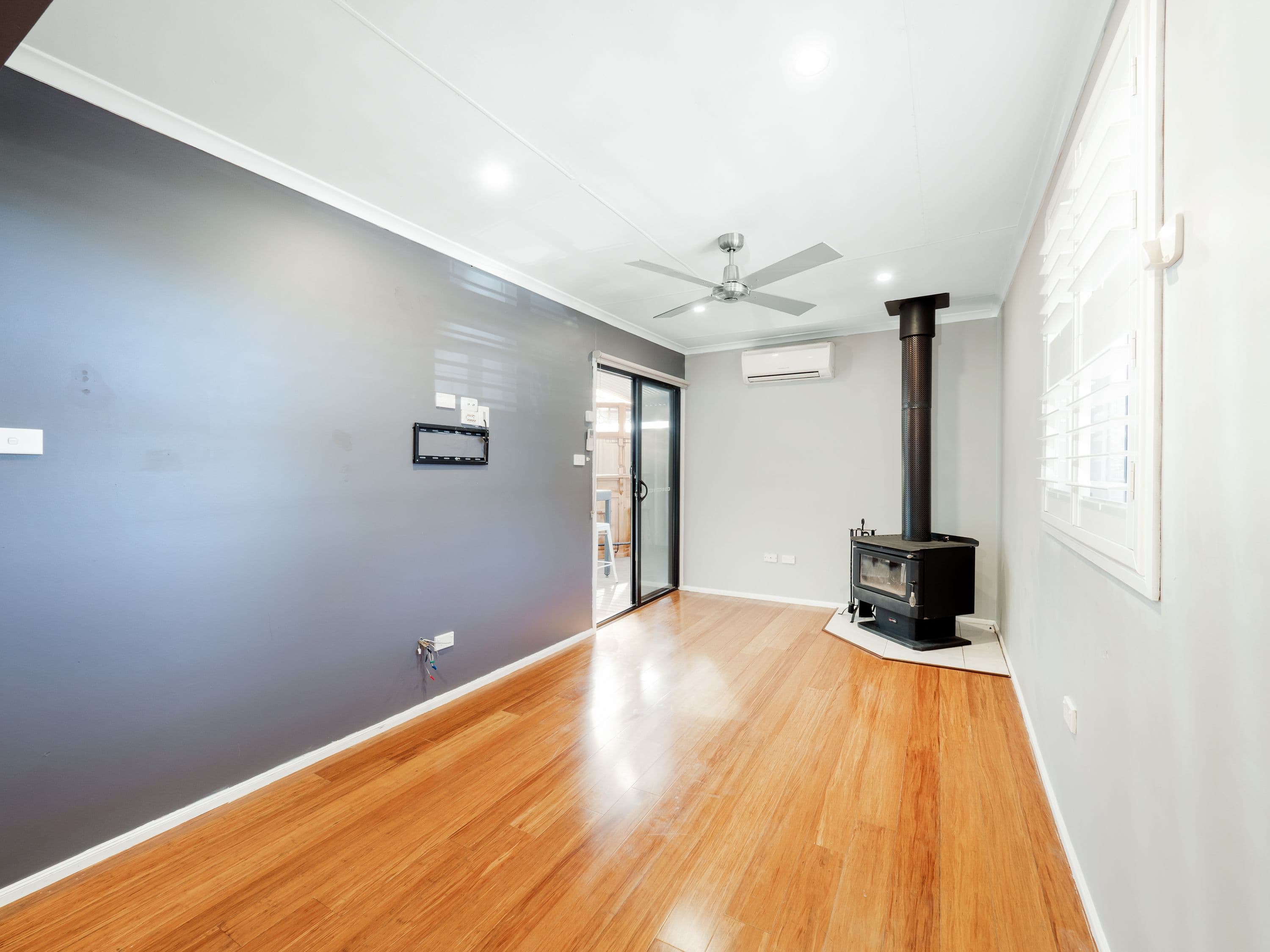 220 Lieutenant Bowen Drive, Bowen Mountain - Thumbnail 5