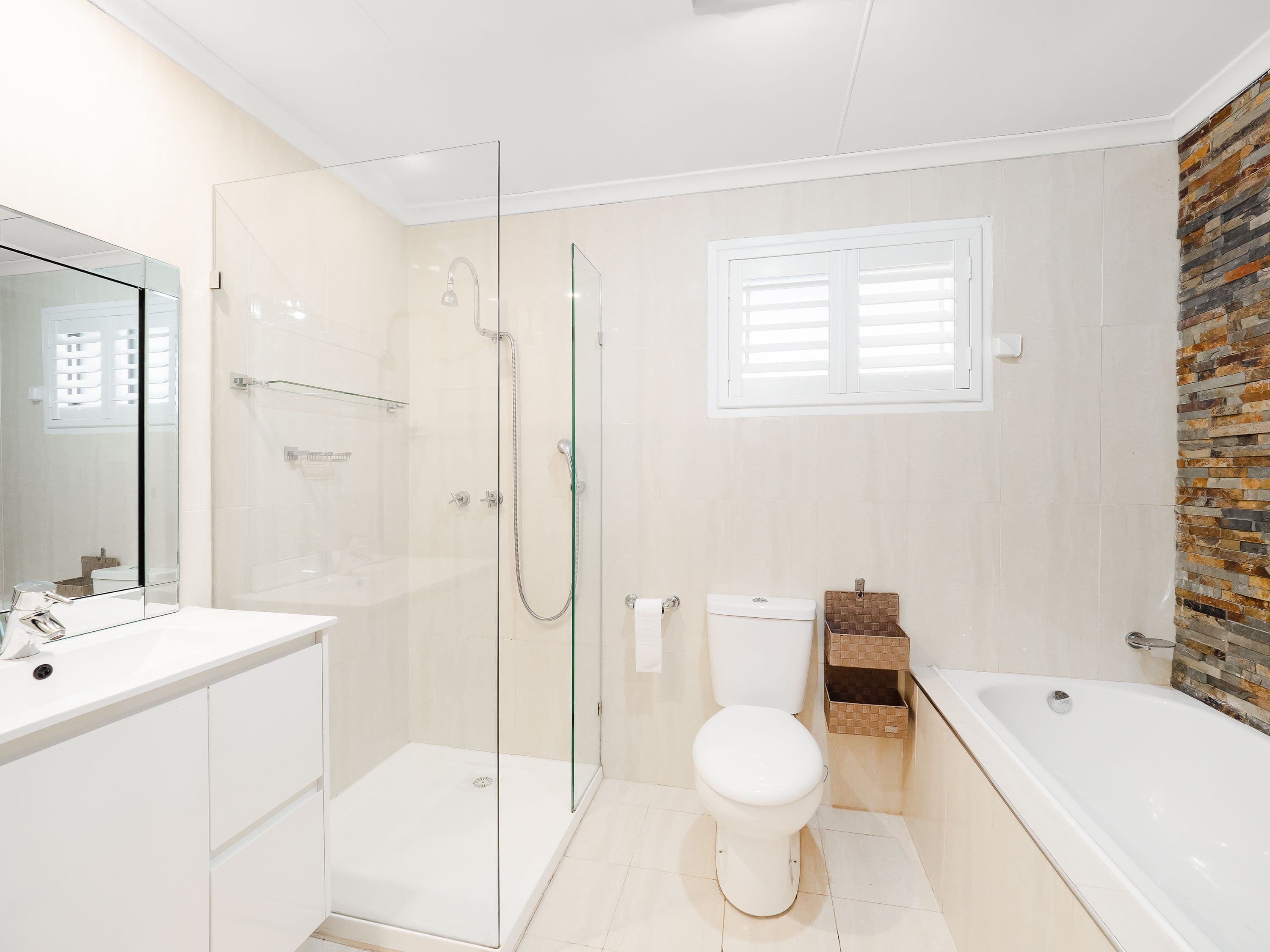 220 Lieutenant Bowen Drive, Bowen Mountain - Thumbnail 7