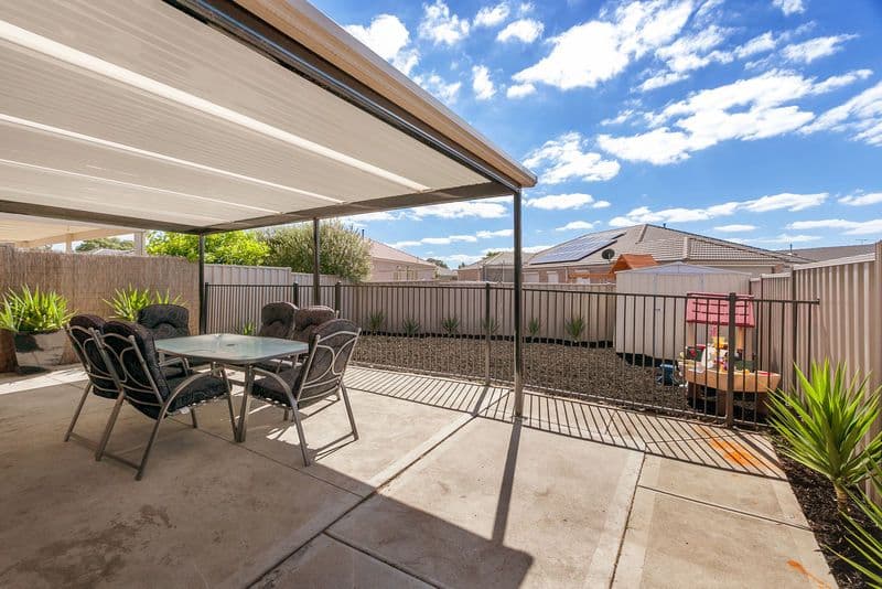 27 Shaftesbury Drive, EPPING VIC 3076, Epping - Thumbnail 2