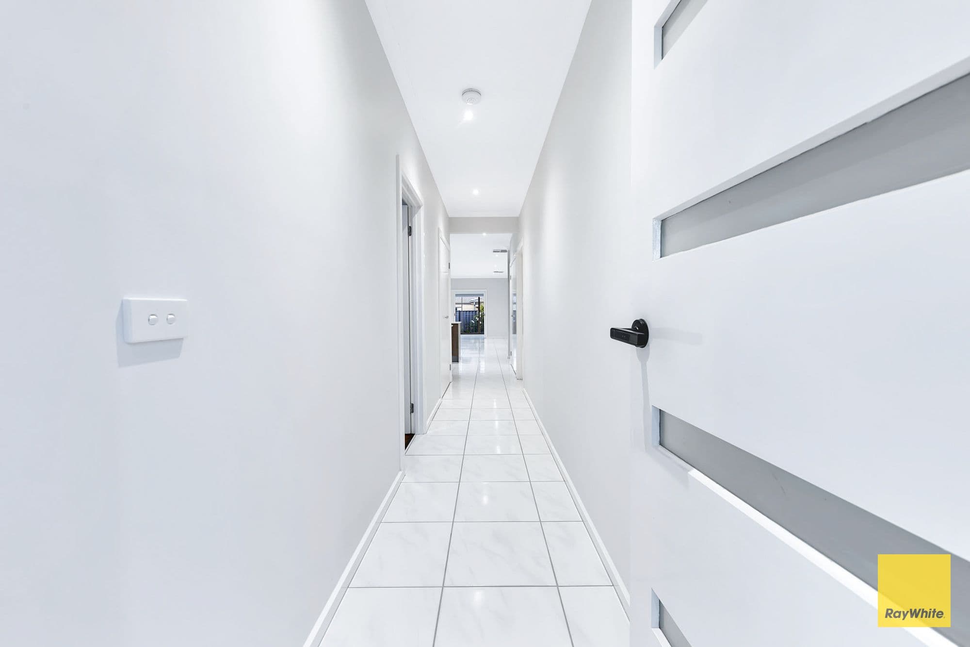 28 Omaroo Street, Truganina VIC 3029, Truganina - Thumbnail 2