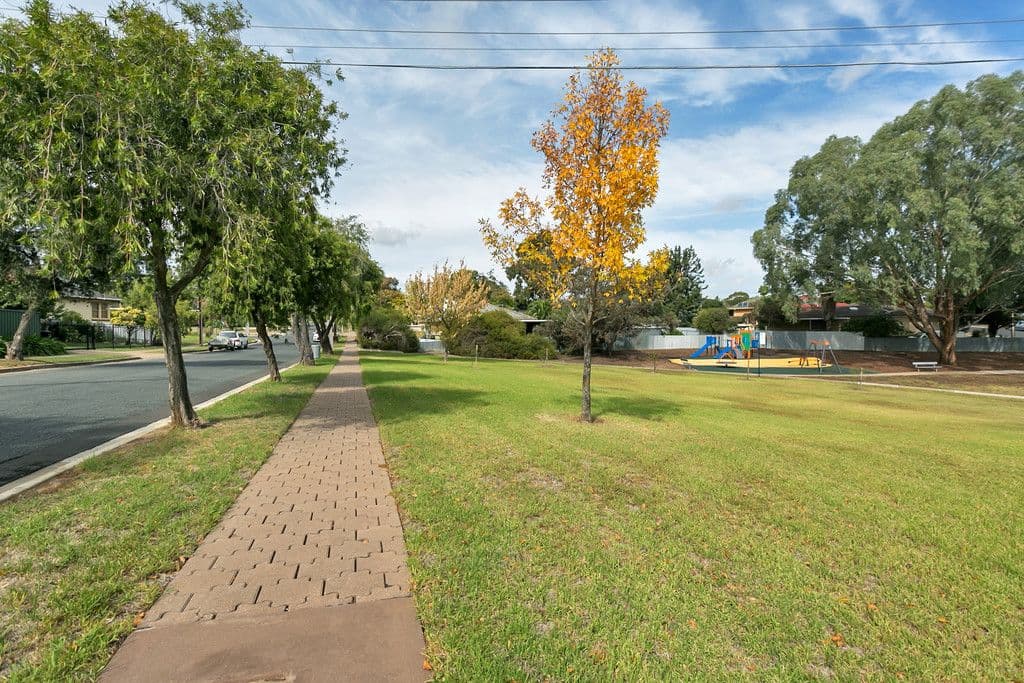 28 Cornell Avenue, Valley View SA 5093, Valley View - Thumbnail 2
