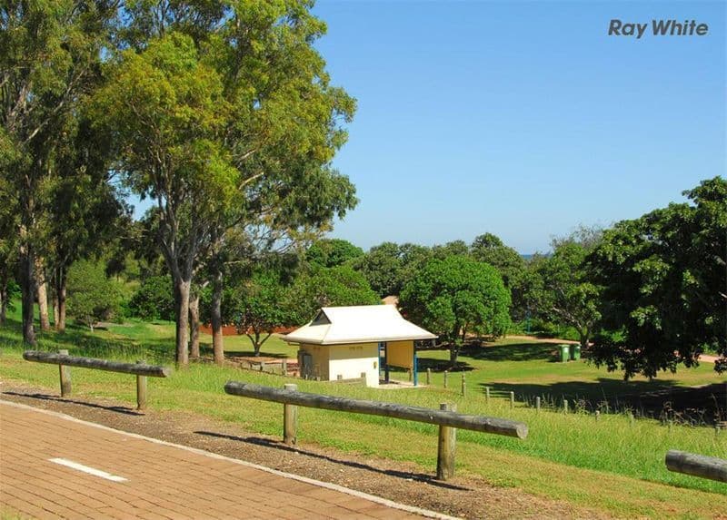 83 Esplanade, POINT VERNON QLD 4655, Point Vernon - Thumbnail 4