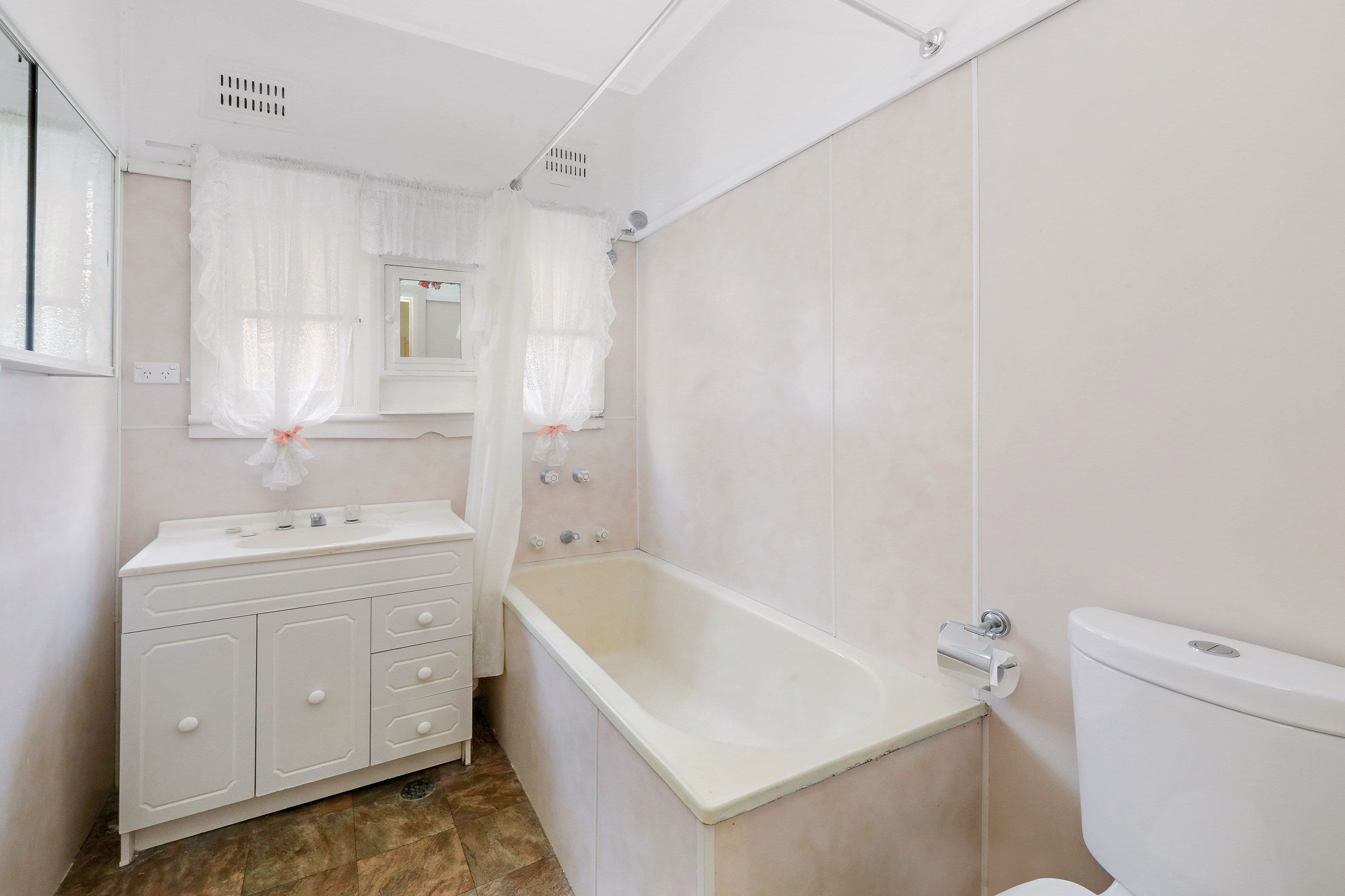 6 Haig Avenue, Georges Hall NSW 2198, Georges Hall - Thumbnail 8