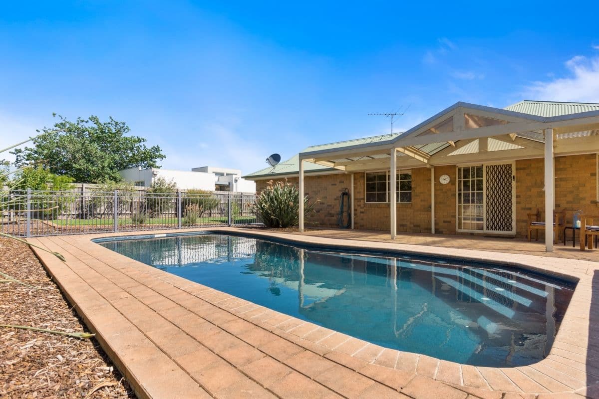 73 Westleigh Drive, Werribee VIC 3030, Werribee - Thumbnail 2