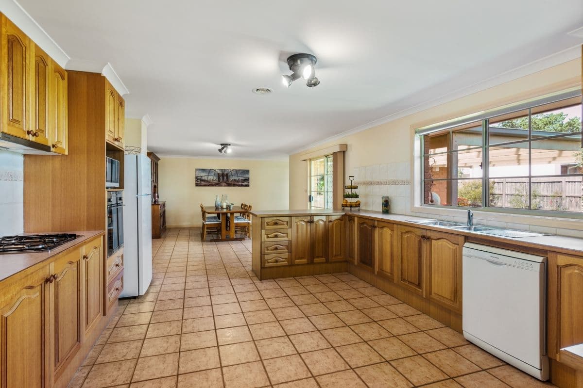 73 Westleigh Drive, Werribee VIC 3030, Werribee - Thumbnail 8