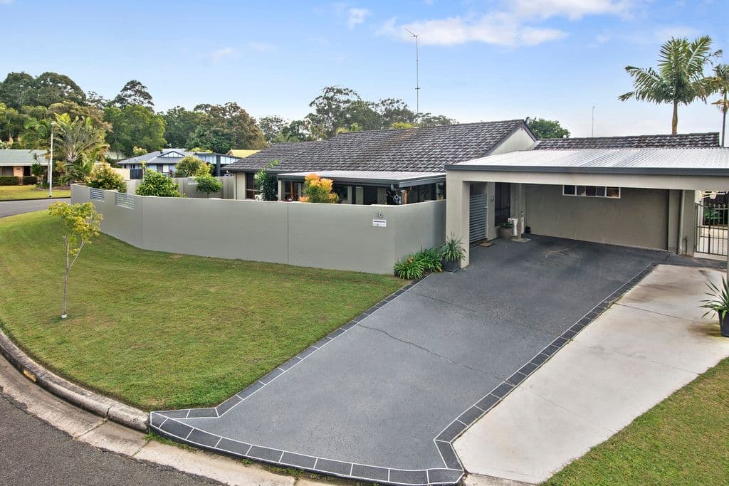 16 Colvillea Court, Palm Beach QLD 4221, Palm Beach - Thumbnail 3
