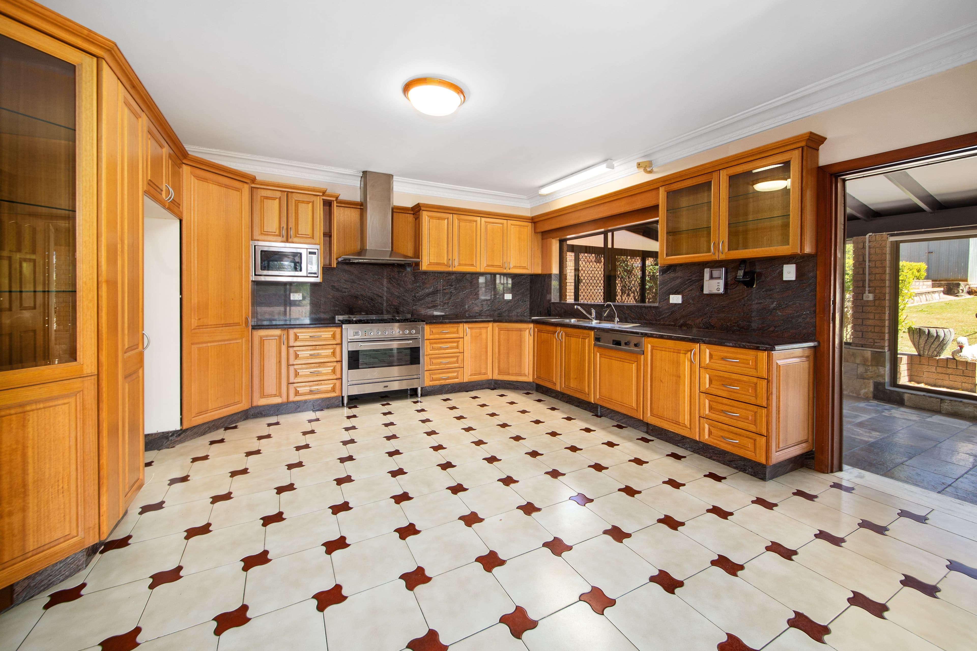 11 Moon Point Road, Illawong NSW 2234, Illawong - Thumbnail 7