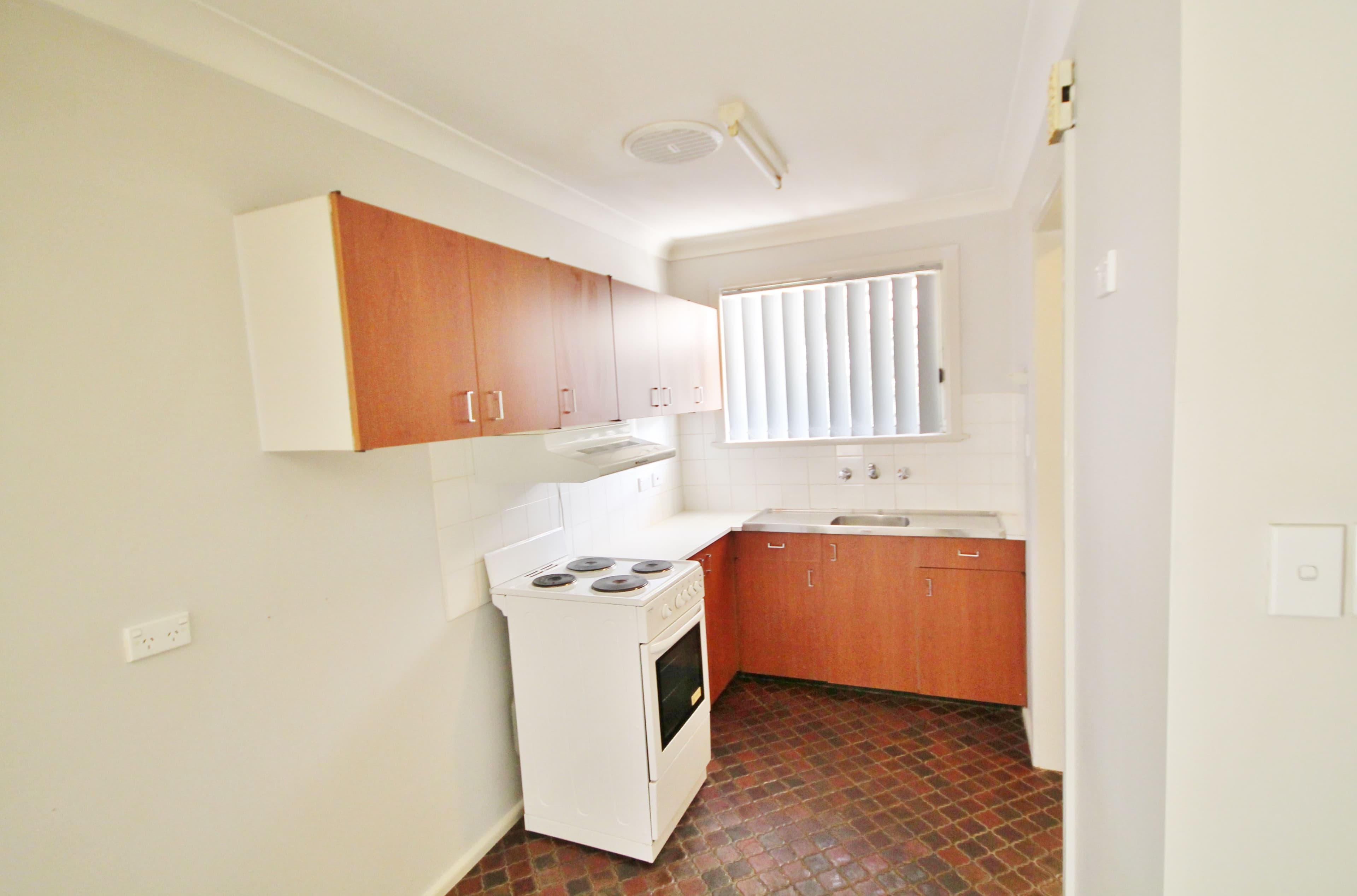 16 Blackett Avenue, Young - Thumbnail 3