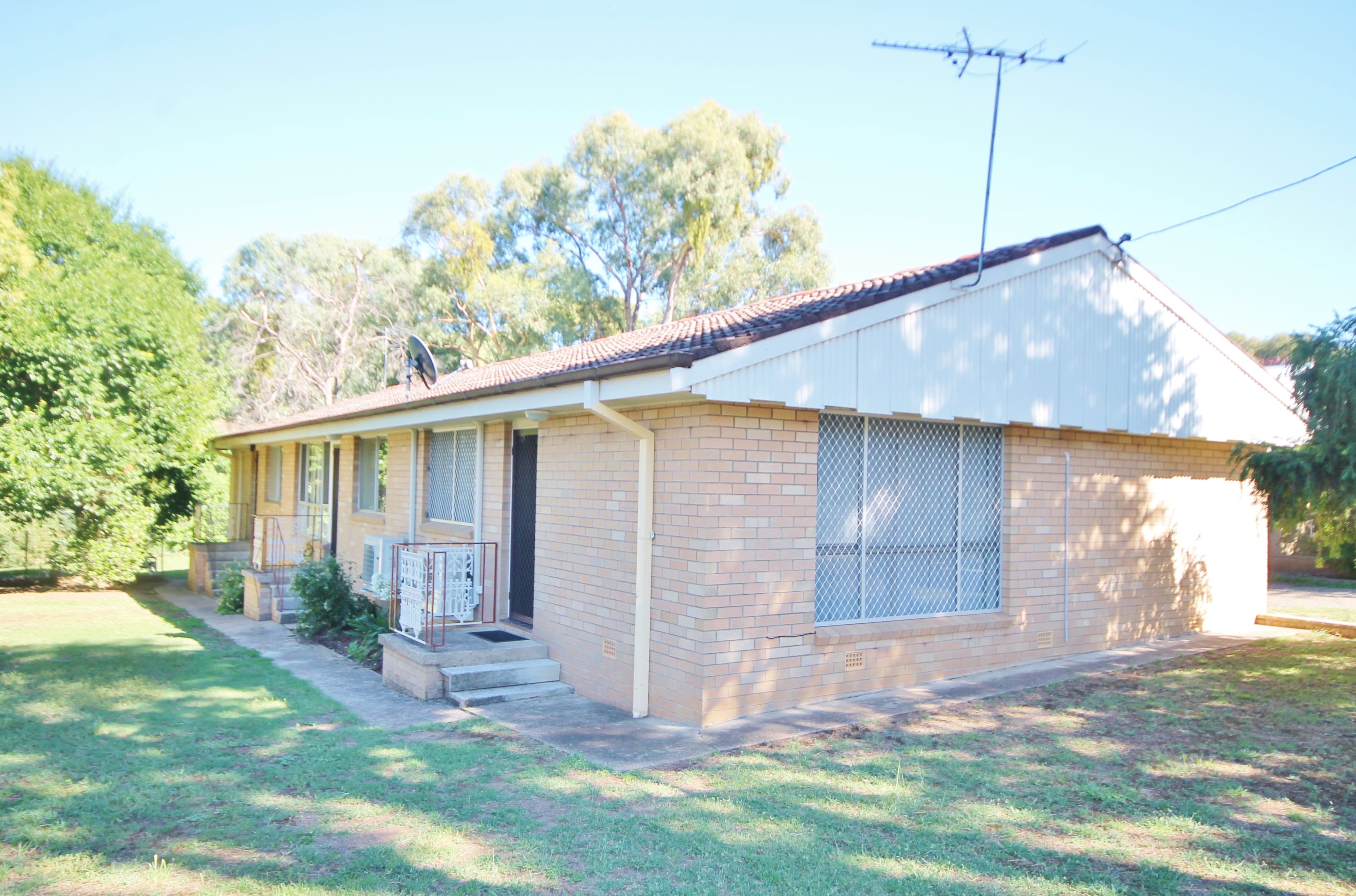 16 Blackett Avenue, Young - Thumbnail 4