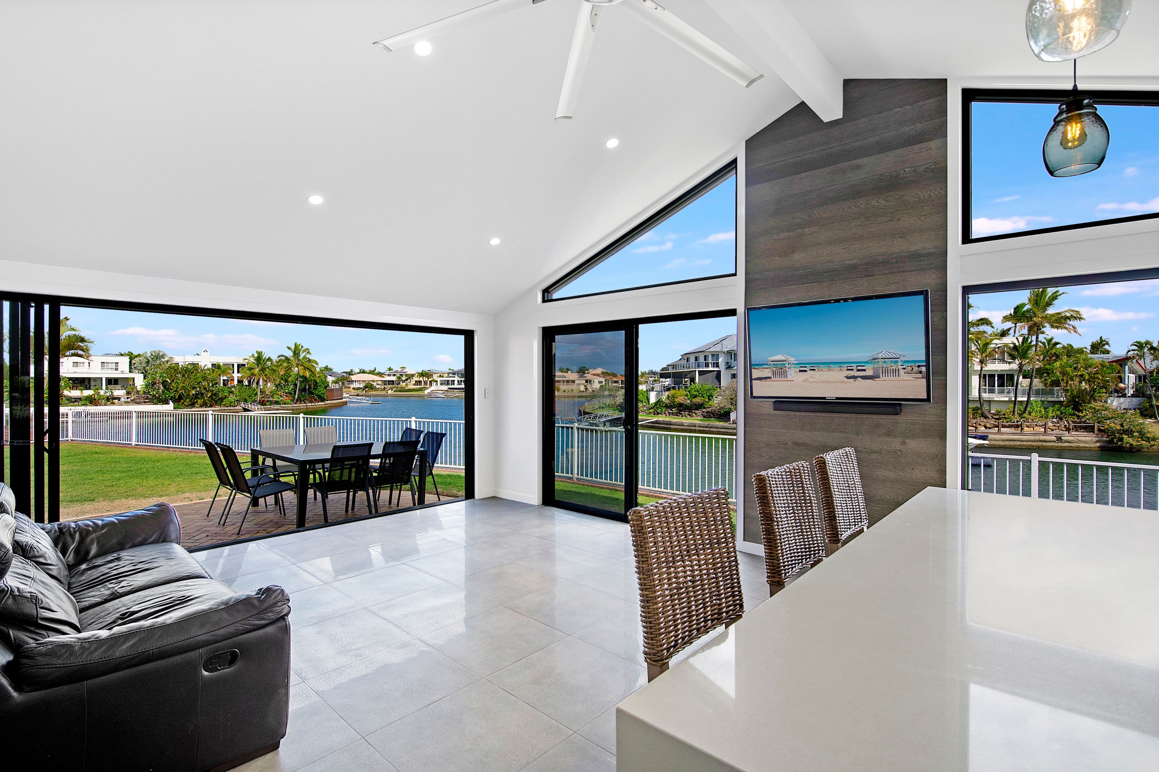 15 Bernardino Court, Mermaid Waters QLD 4218, Mermaid Waters - Thumbnail 5