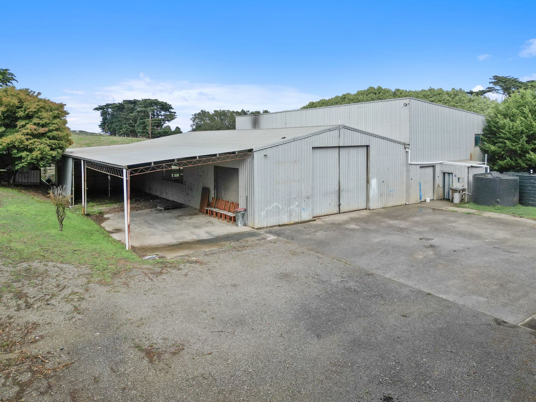2.5 Acres, Large Sheds, B/V home, Warragul - Thumbnail 3