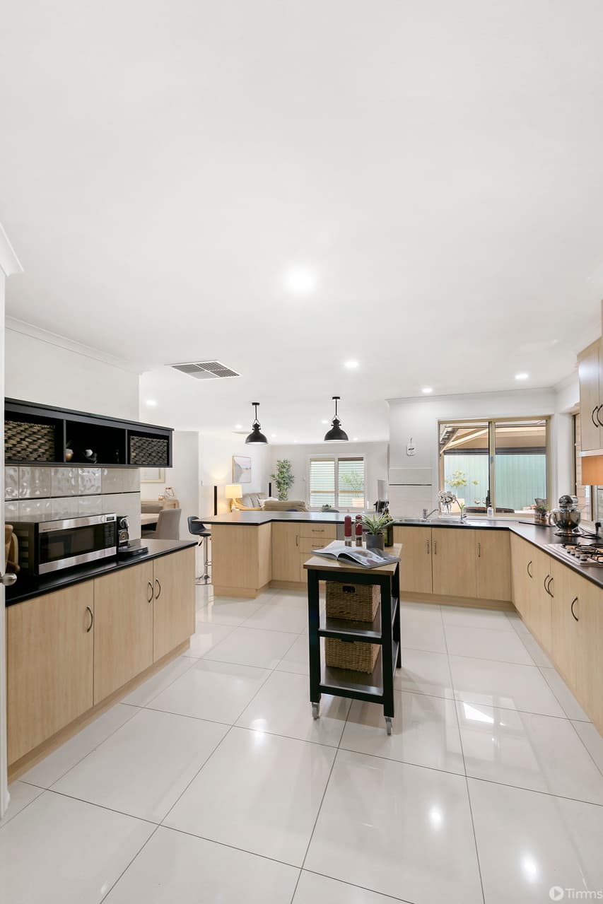 8 Caroline Close, Sheidow Park - Thumbnail 4