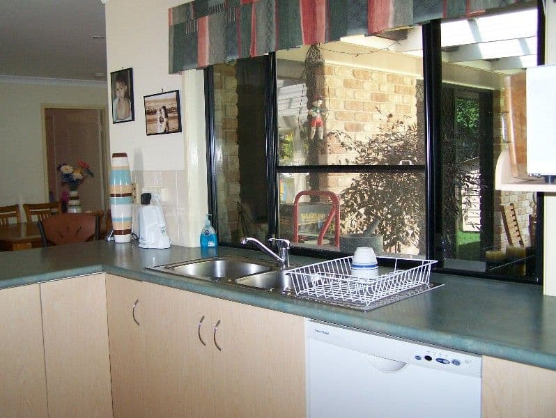 52 Bottlebrush Drive, Lammermoor Beach QLD 4703, Lammermoor Beach - Thumbnail 2