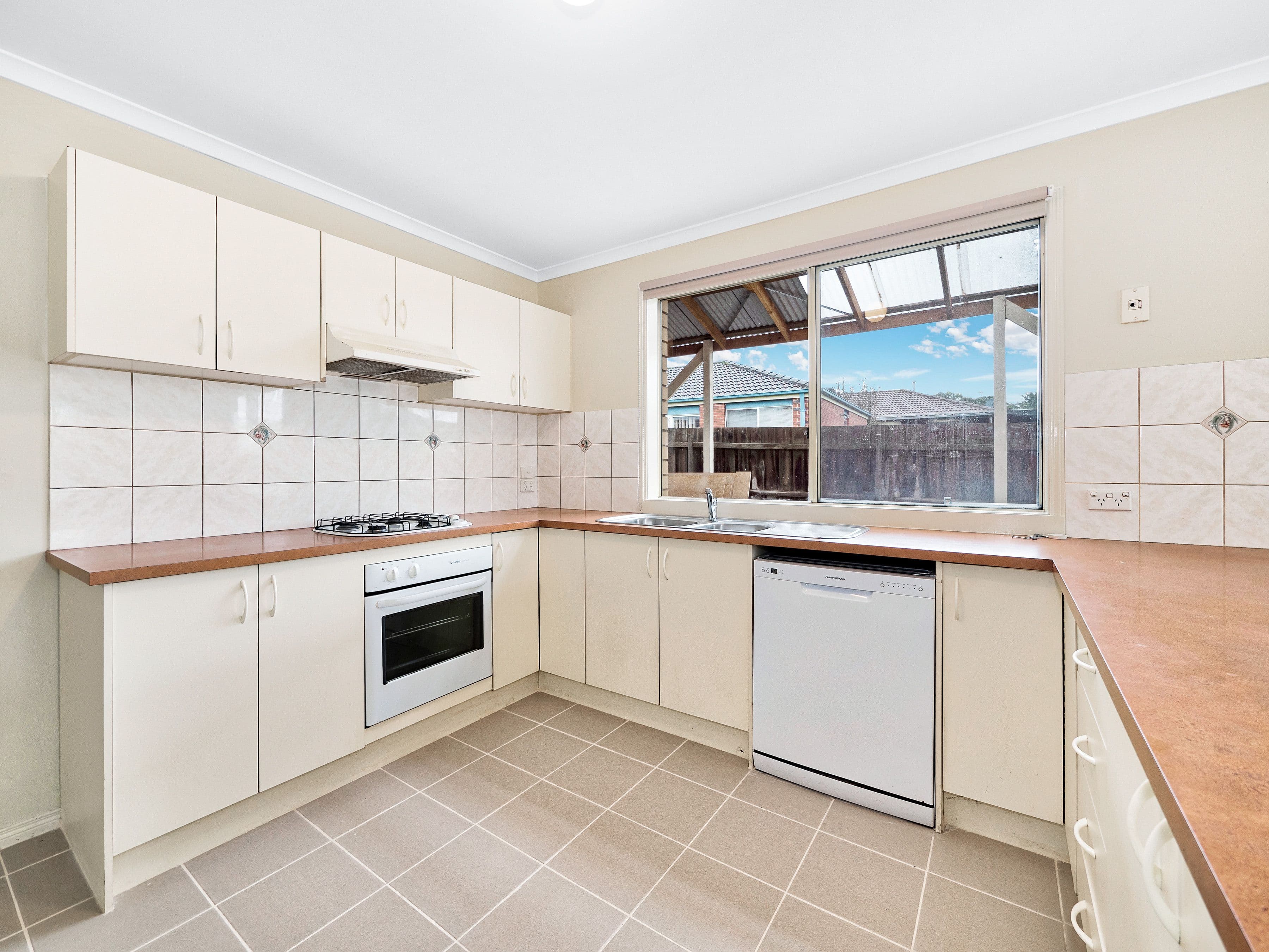 63 Scarborough Avenue, Cranbourne West VIC 3977, Cranbourne West - Thumbnail 3