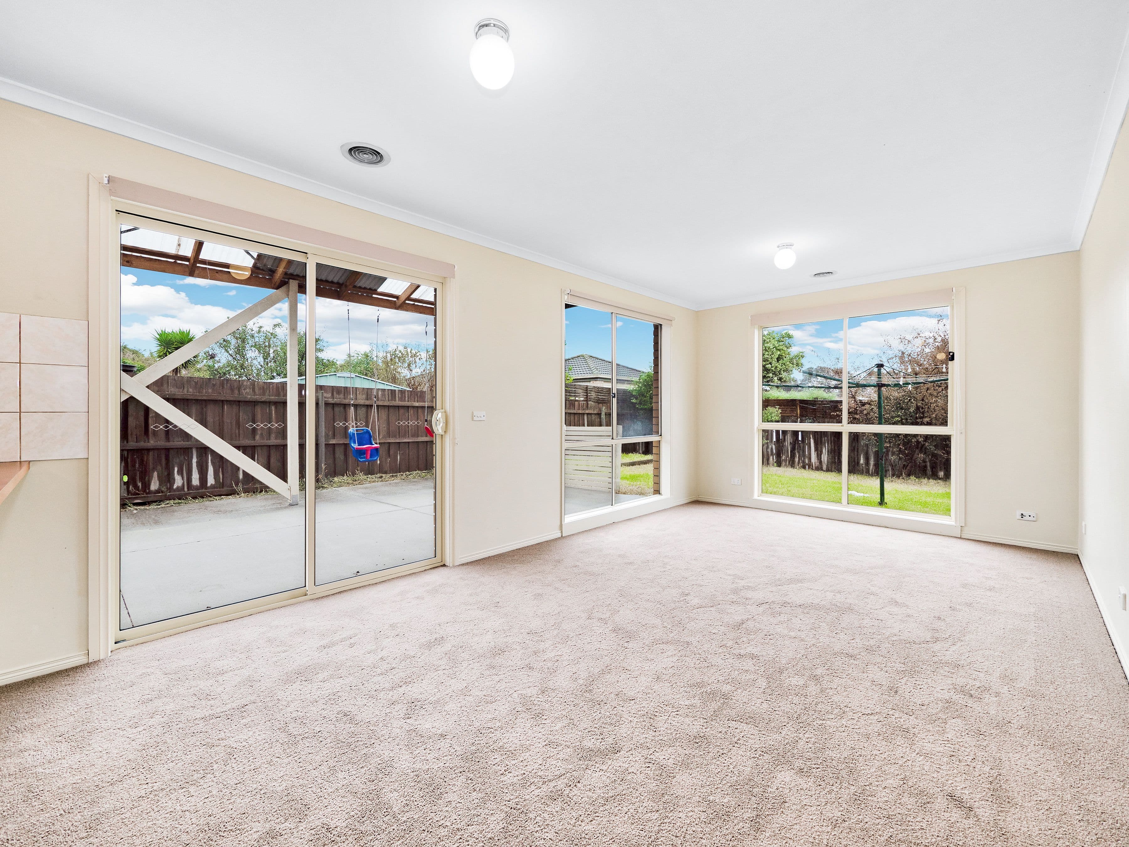 63 Scarborough Avenue, Cranbourne West VIC 3977, Cranbourne West - Thumbnail 5