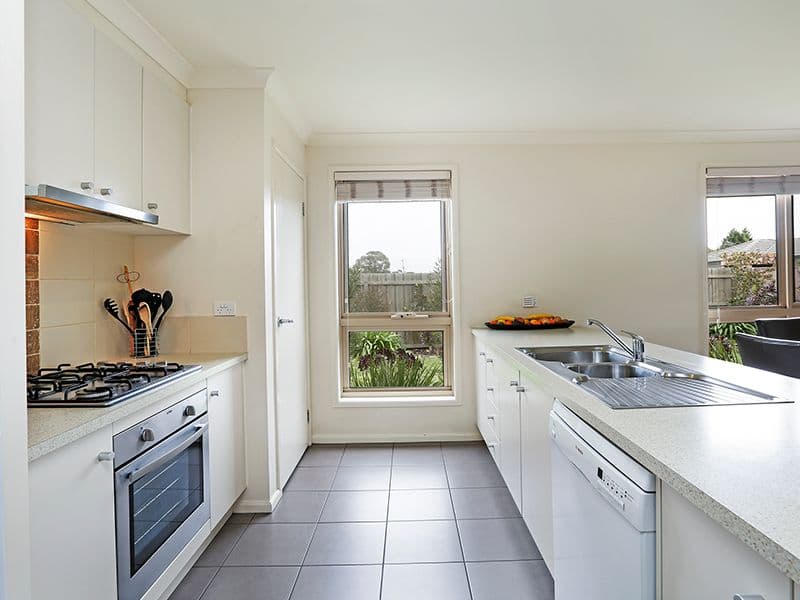 8 Bellagio Court, WHITTINGTON VIC 3219, Whittington - Thumbnail 5