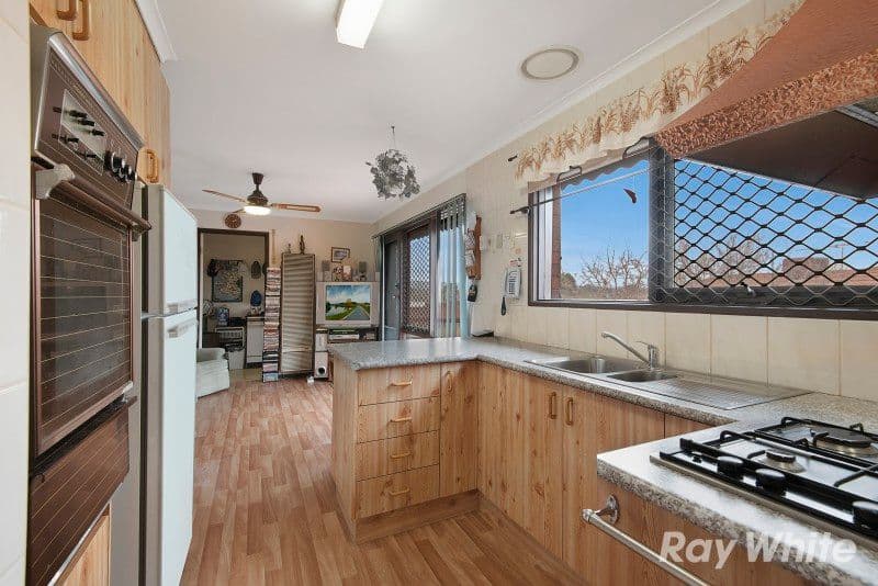 45 Daniel Solander Drive, Endeavour Hills VIC 3802, Endeavour Hills - Thumbnail 3