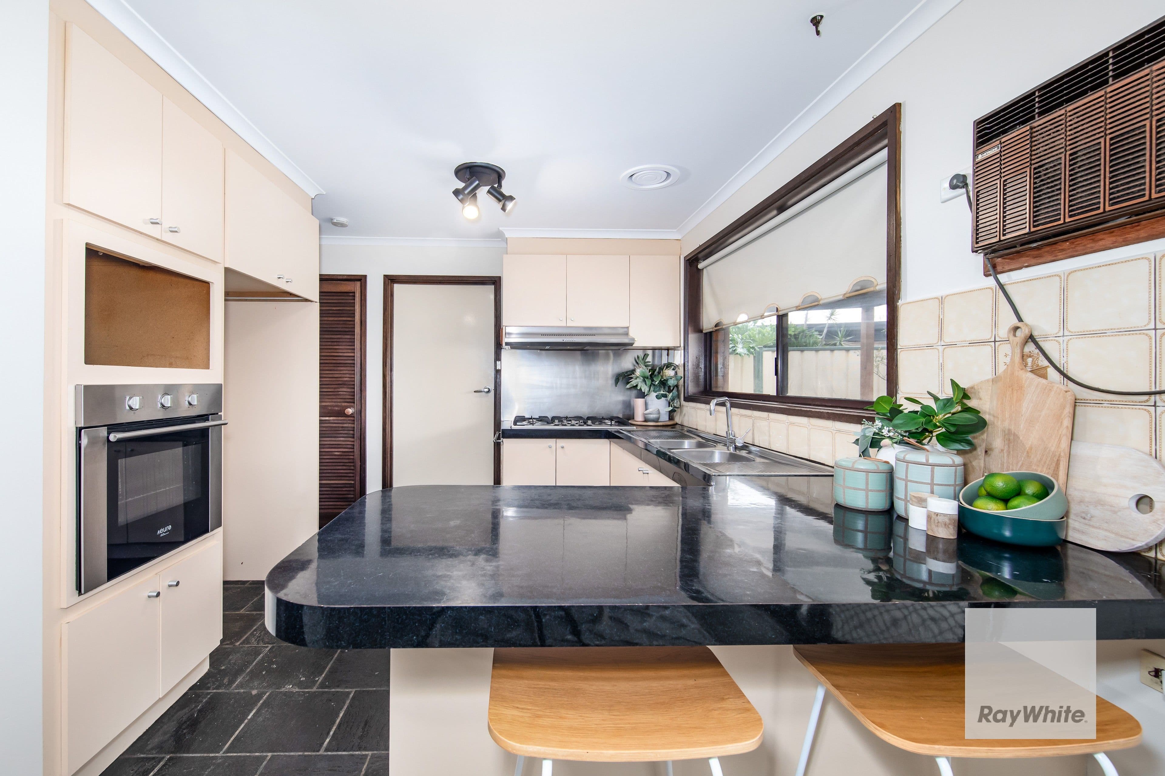 11 Cocoparra Crescent, Taylors Lakes VIC 3038, Taylors Lakes - Thumbnail 5