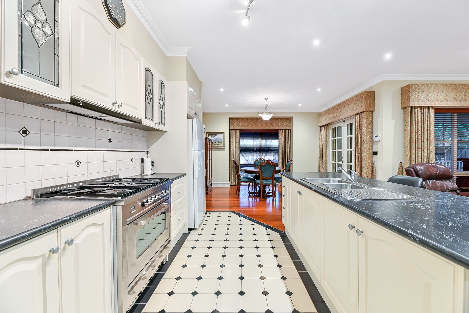 24 Riviera Drive, Berwick VIC 3806, Berwick - Thumbnail 7