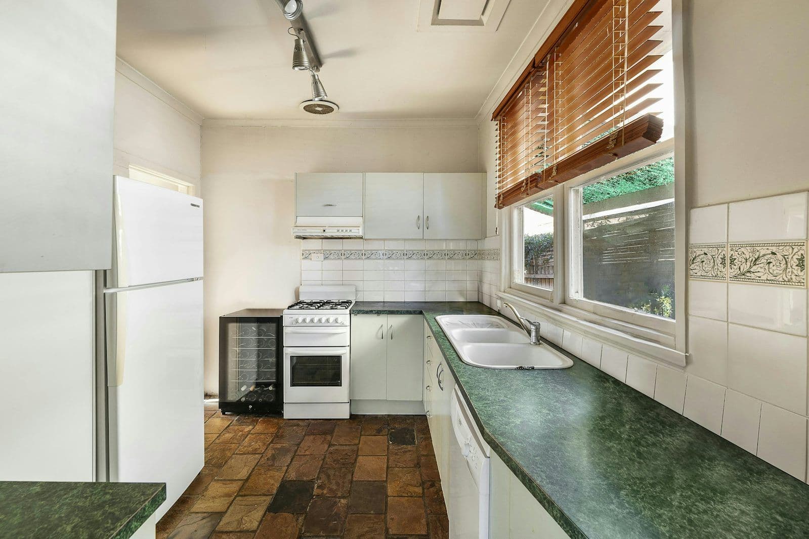 9 Glenice Avenue, Blackburn South VIC 3130, Blackburn South - Thumbnail 5