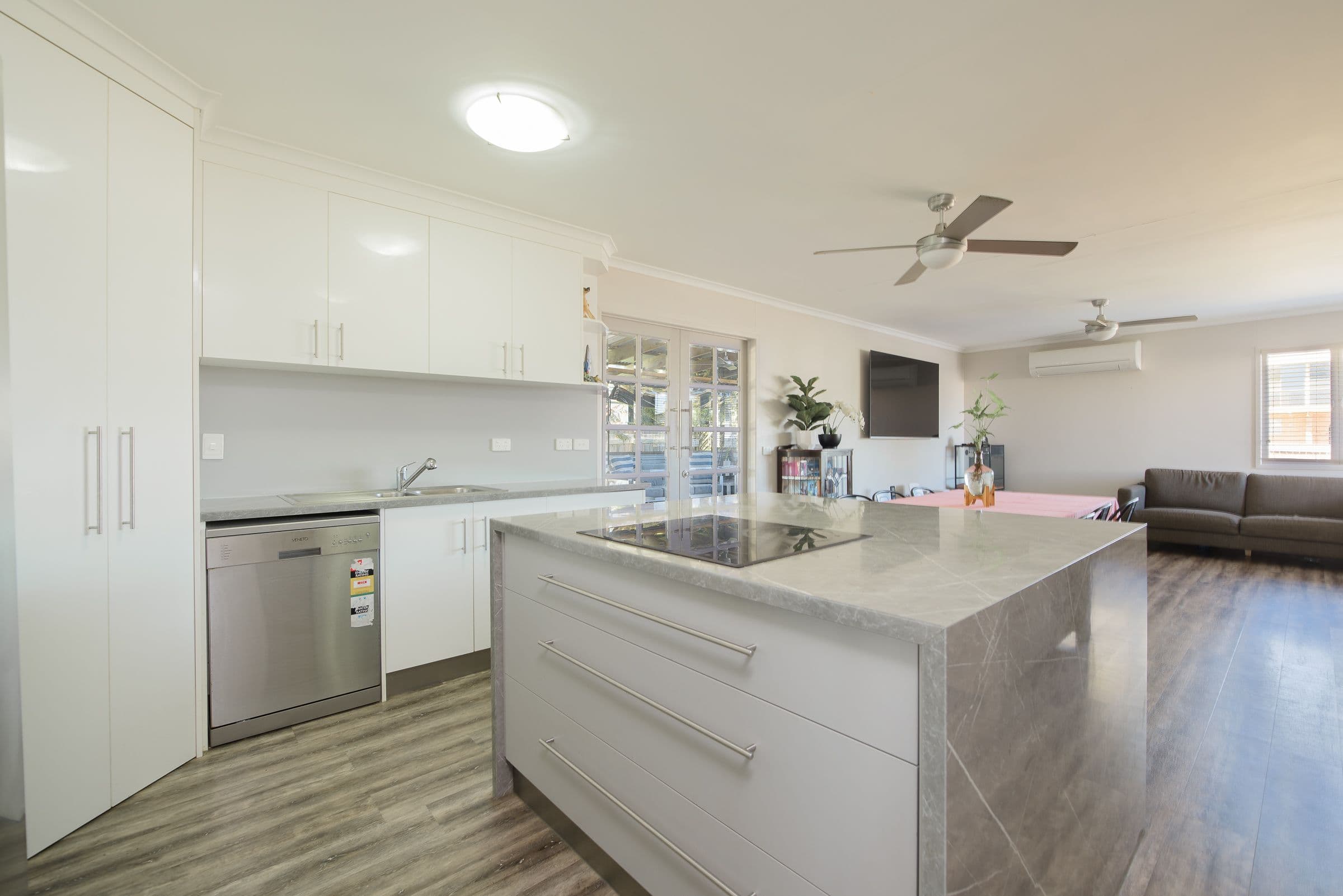 12 Smith Street, West Gladstone QLD 4680, West Gladstone - Thumbnail 2