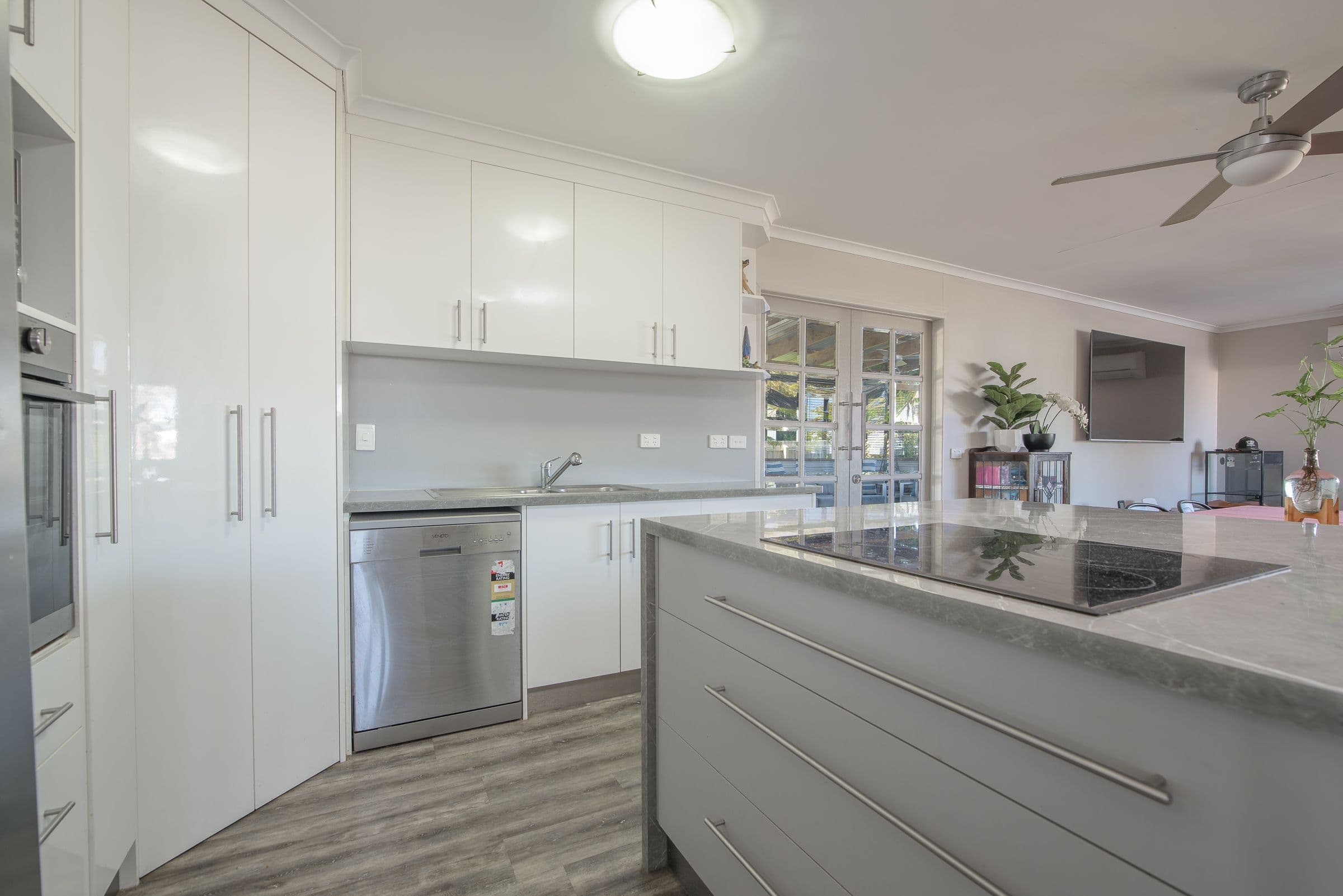 12 Smith Street, West Gladstone QLD 4680, West Gladstone - Thumbnail 3