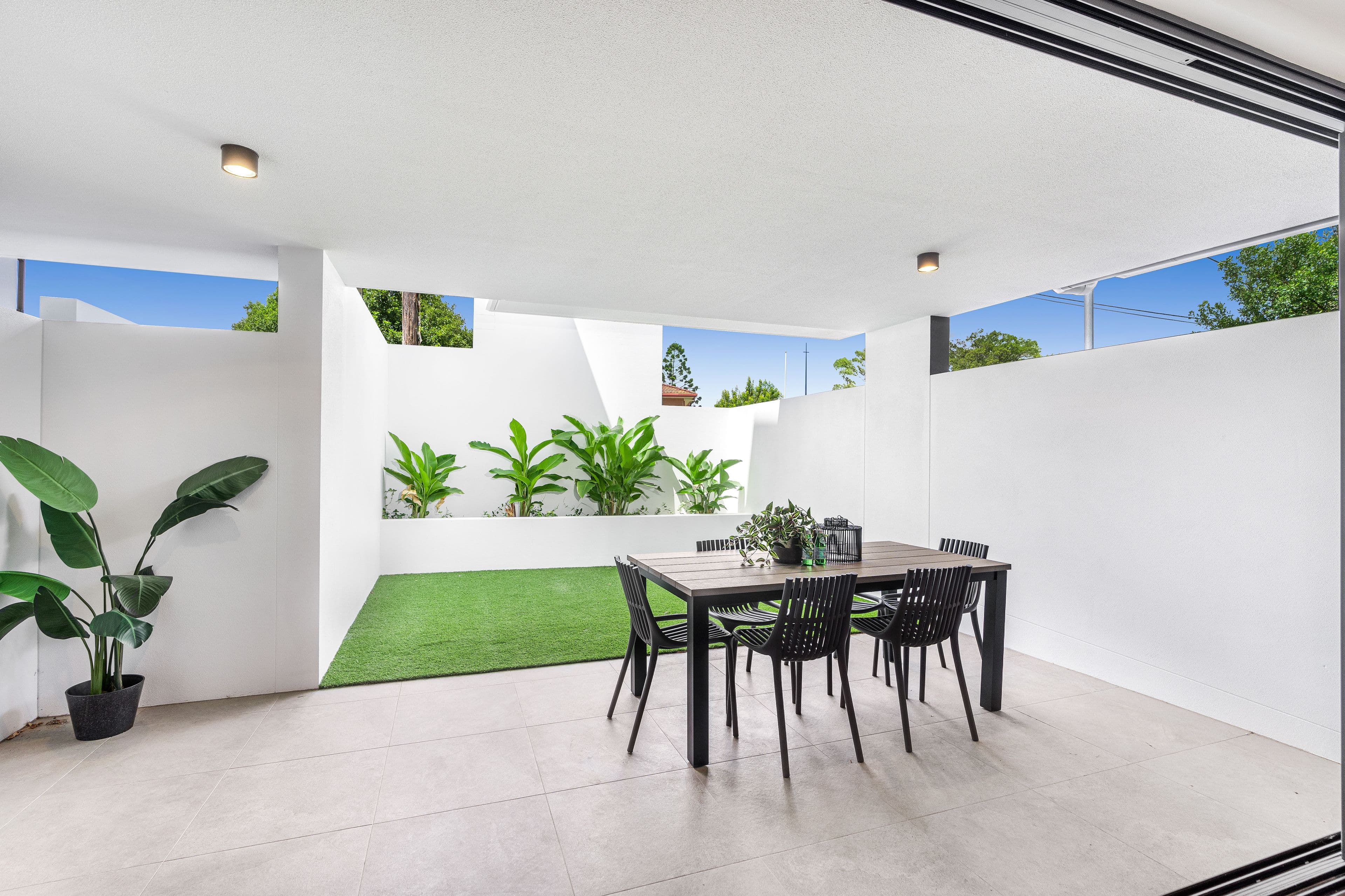92-96 Ernest, Manly QLD 4179, Manly - Image 1