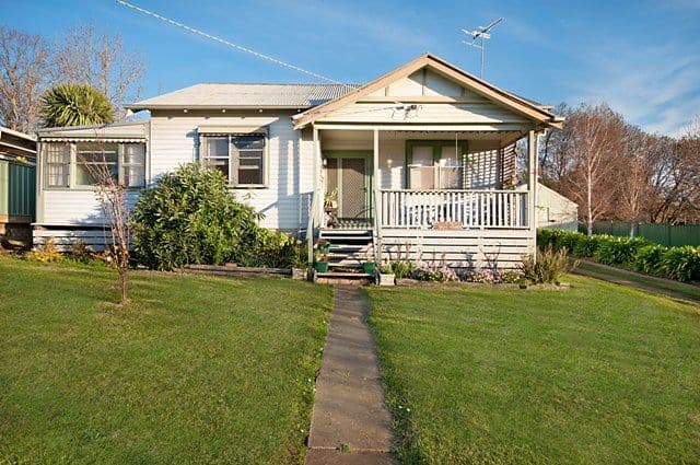 10 McMillian Street, HAMILTON VIC 3300, Hamilton - Image 1