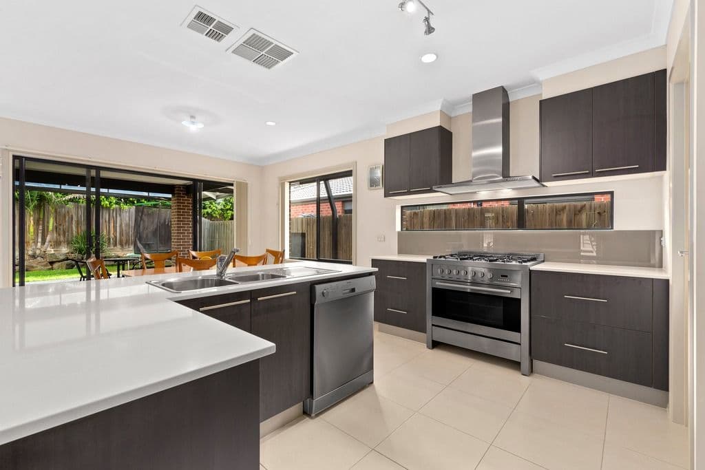 12 Gumleaf Avenue, Mernda VIC 3754, Mernda - Thumbnail 2